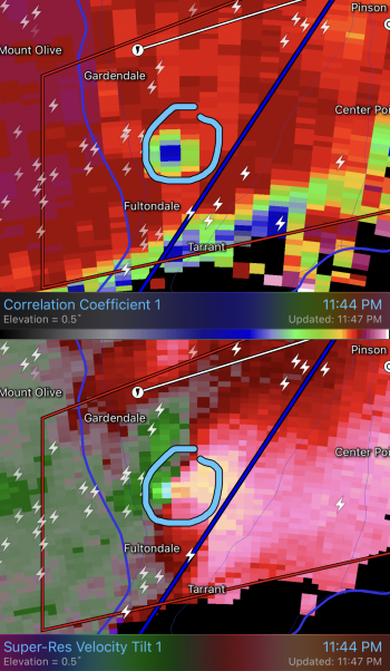 Radarscope screenshot taken by the author showing the debris signature on the correlation coefficient and the velocity couplet at 10:47 pm CST.
